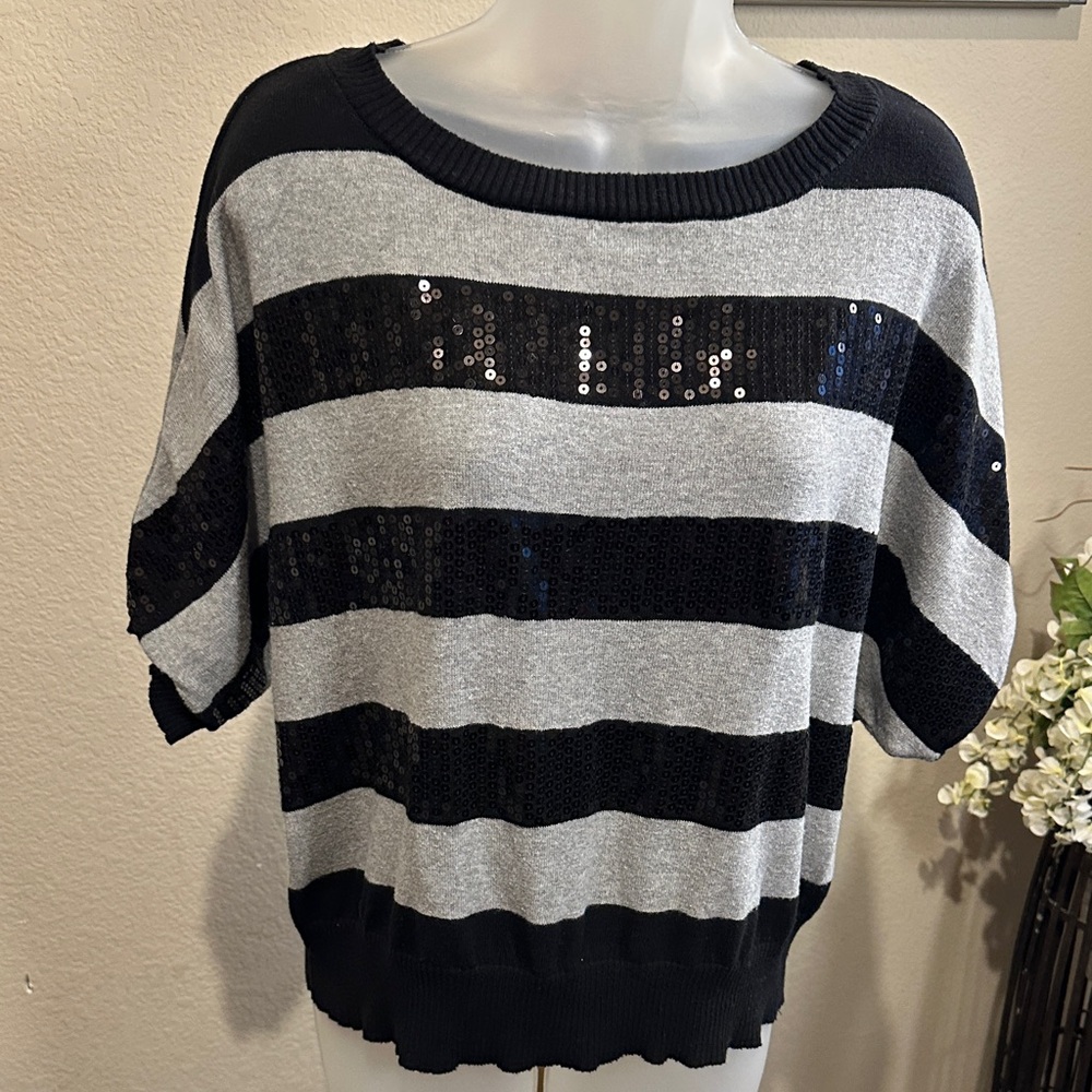 Sweater Project Black and Gray Sequin Short Sleeve Top size M box 2